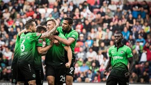 德甲：奥格斯堡VS莱比锡红牛赛前全方位分析与比分预测